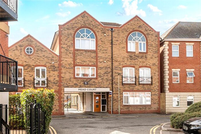 1 Bedroom Apartment For Sale In Gogmore Lane, Chertsey, KT16