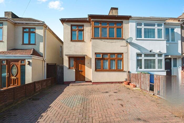 3 Bedroom End Of Terrace House For Sale In Grovelands Way, Grays, RM17