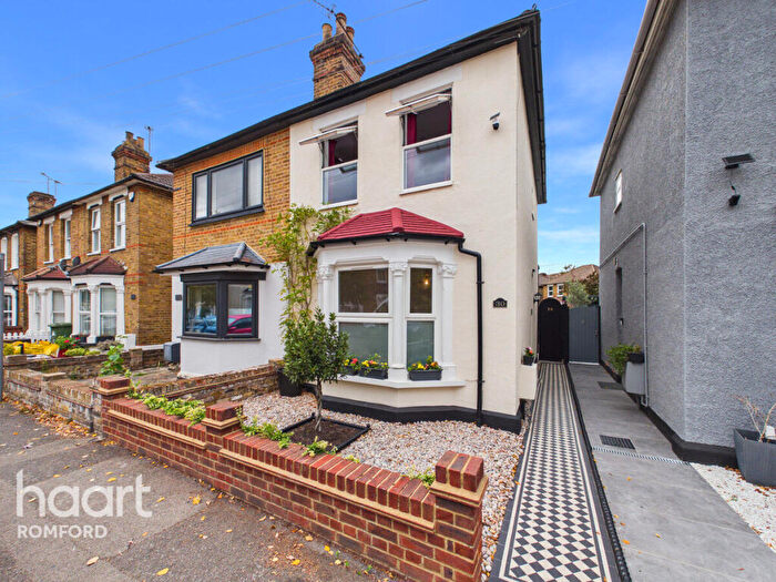 2 Bedroom Semi-Detached House For Sale In Cotleigh Road, Romford, RM7