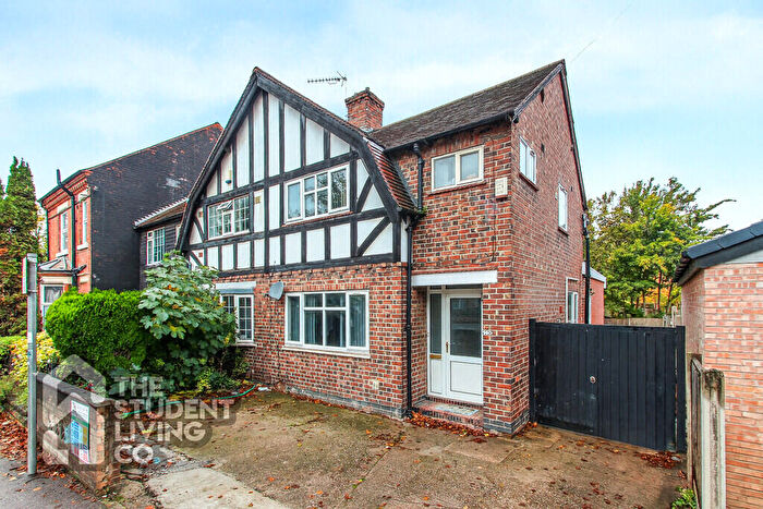4 Bedroom Semi-Detached House To Rent In Beeston Road, Dunkirk, NG7