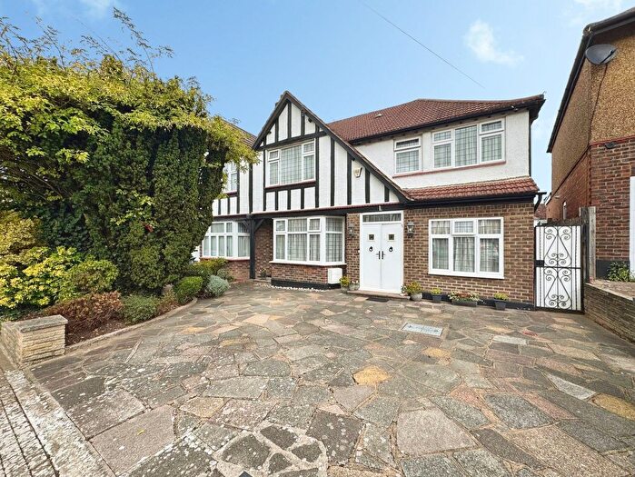 5 Bedroom Semi-Detached House For Sale In Savoy Close, Edgware, HA8