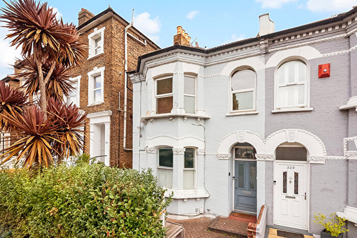 3 Bedroom Flat For Sale In Ground Floor Flat, Lordship Lane, Southwark, London, SE22