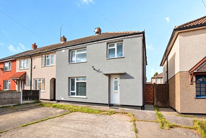 3 Bedroom Semi-Detached House For Sale In Stone Crescent, Mansfield, Nottinghamshire, NG19