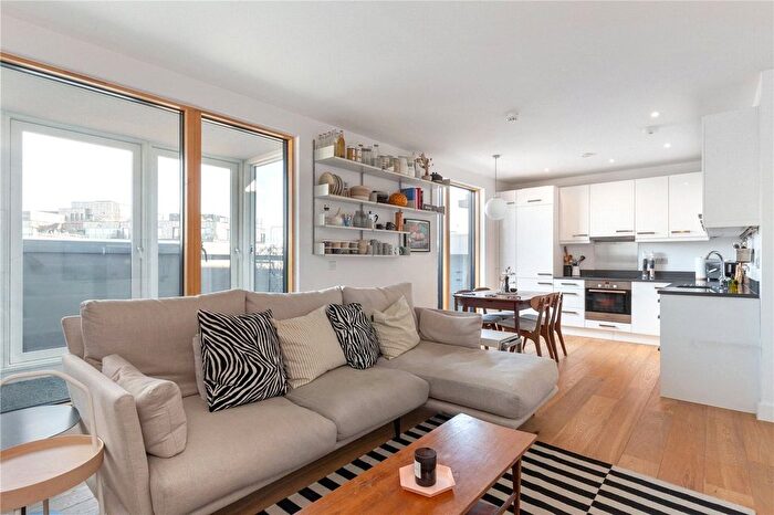 3 Bedroom Flat For Sale In Mint Street, London, E2