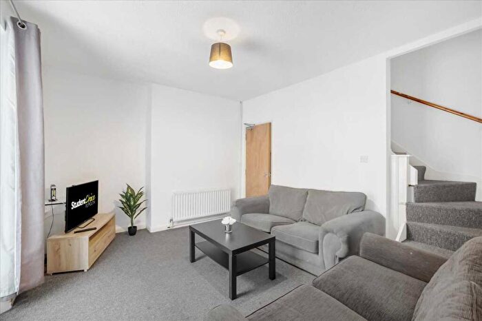 2 Bedroom Terraced House To Rent In Chedworth Street, Plymouth, PL4