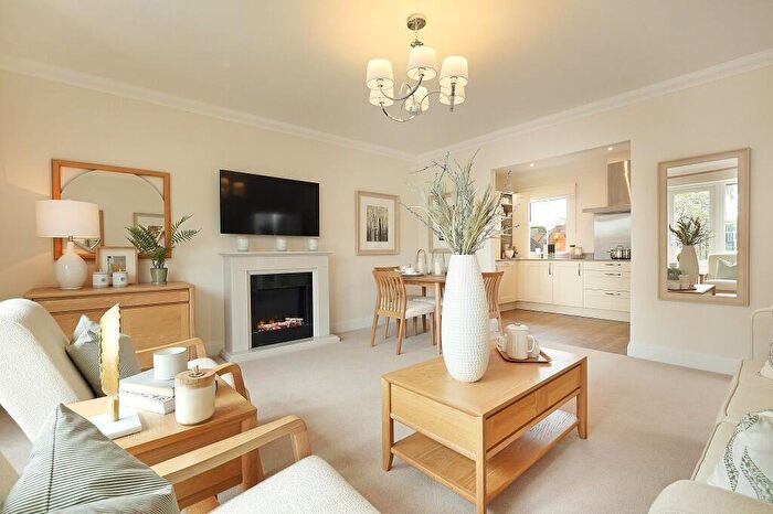 2 Bedroom Apartment For Sale In Hatch Lane, Windsor, SL4