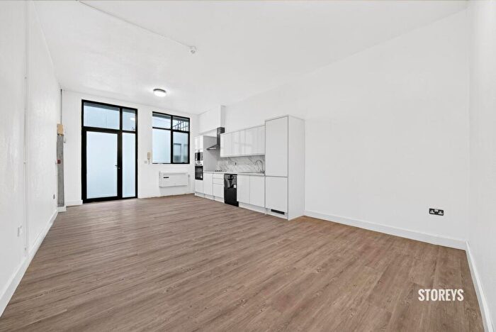 Studio To Rent In Triangle Road, London Fields, London, E8