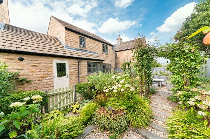 3 Bedroom Link Detached House For Sale In Stanhope Meadows, Cawthorne, S75