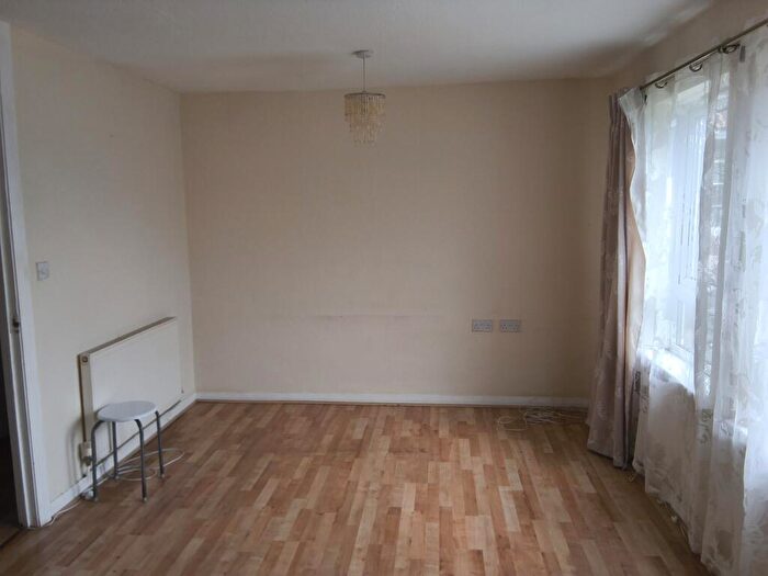 2 Bedroom Flat To Rent In Thornton Court, Lane Ends Close, Bradford, BD8