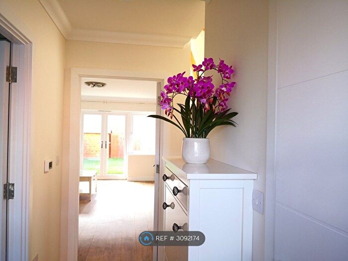 3 Bedroom Terraced House To Rent In Tidman Road, Reading, RG2