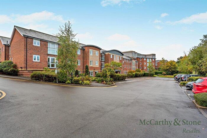 2 Bedroom Apartment For Sale In Malpas Court, Northallerton, DL7