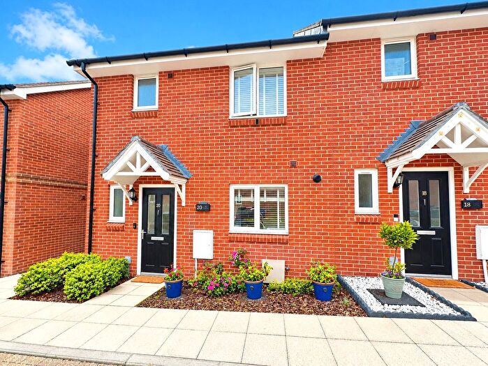 3 Bedroom Semi-Detached House For Sale In Cob Close, Blackwater, Camberley, Hampshire, GU17