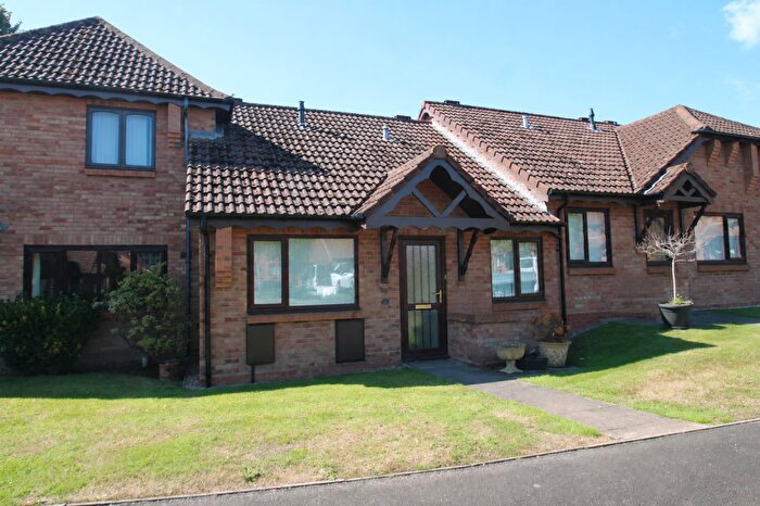 2 Bedroom Semi-Detached Bungalow For Sale In Stourbridge Road, Halesowen, B63