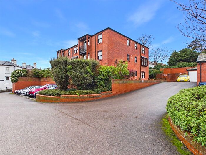 2 Bedroom Flat For Sale In Colehurst Park, Lansdowne Walk, Worcester, Worcestershire, WR3