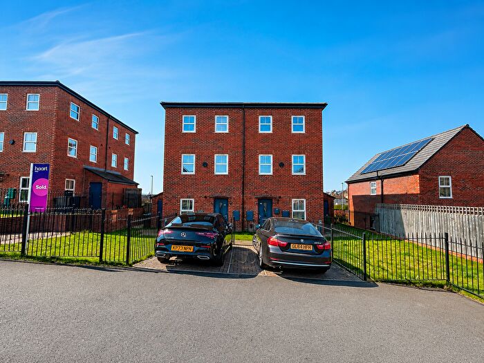 2 Bedroom Semi-Detached House To Rent In Cardwell Road, Leeds, LS14