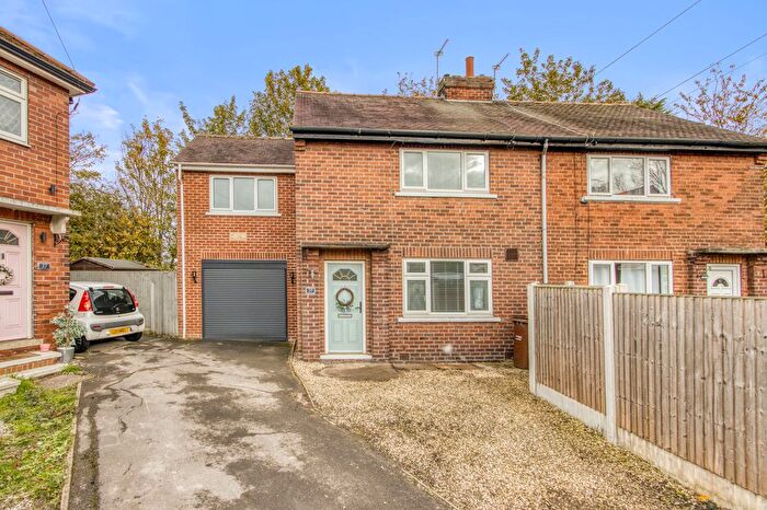 3 Bedroom Semi-Detached House For Sale In Brooklands Road, Wakefield, WF2