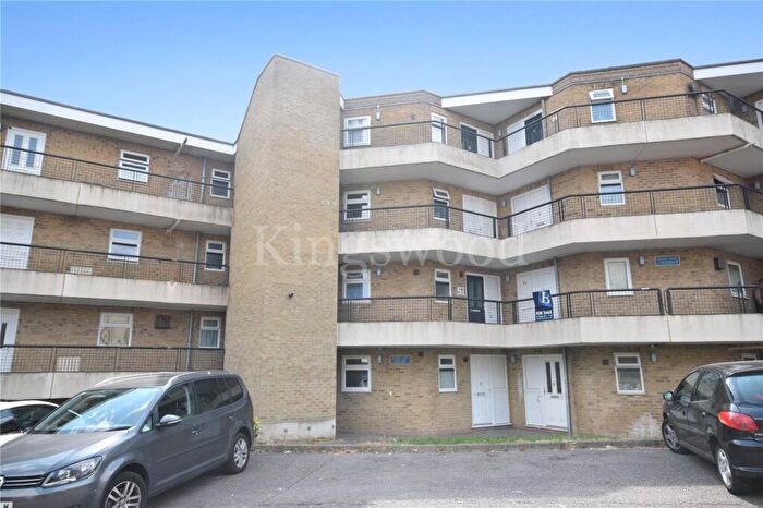 Apartment To Rent In Ryedene Close, Basildon, Essex, SS16