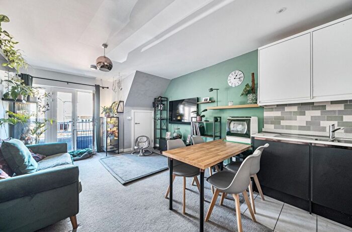 2 Bedroom Flat For Sale In Cushing House, Russell Hill, Purley, CR8