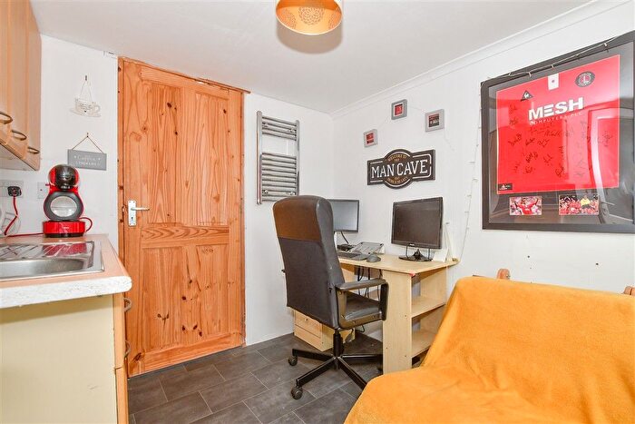 3 Bedroom Semi-Detached House For Sale In Cobbs Close, Paddock Wood, Tonbridge, Kent, TN12