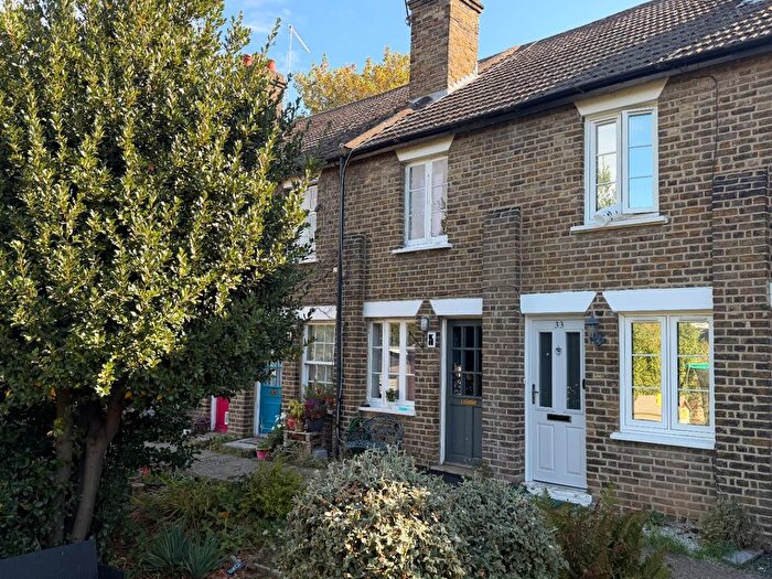 2 Bedroom Cottage For Sale In Glebeland Gardens, Shepperton, Surrey, TW17