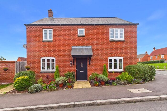 4 Bedroom Detached House For Sale In Lagonda Drive, Brackley, NN13