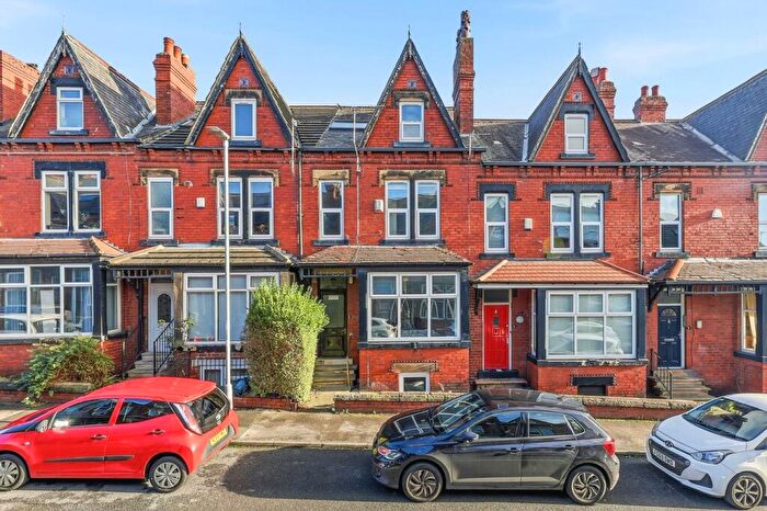 8 Bedroom Terraced House For Sale In Winston Gardens, Headingley, Leeds, LS6