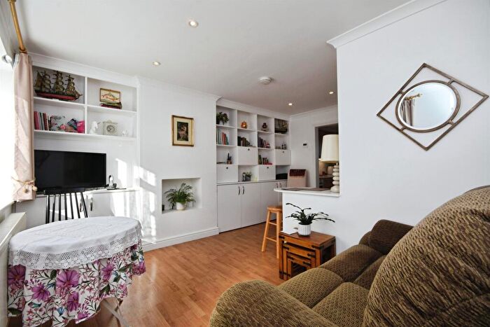 Studio For Sale In Hampden Crescent, Warley, Brentwood, CM14