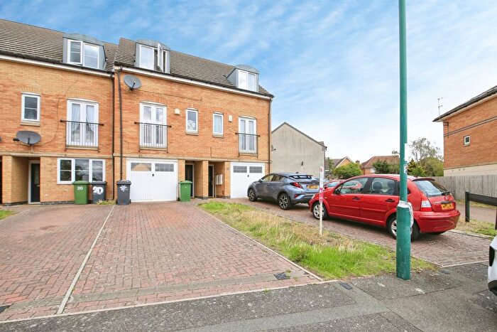 3 Bedroom End Of Terrace House For Sale In Beaumont Way, Hampton Hargate, Peterborough, PE7