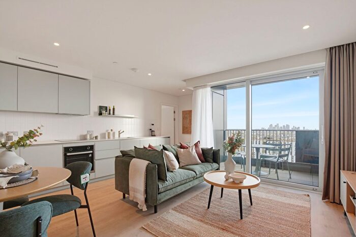 2 Bedroom Flat To Rent In Lumina House, Elephant Amp; Castle, London, SE1