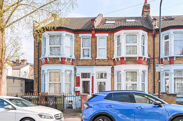 3 Bedroom End Of Terrace House For Sale In Salcombe Road, Walthamstow, London, E17