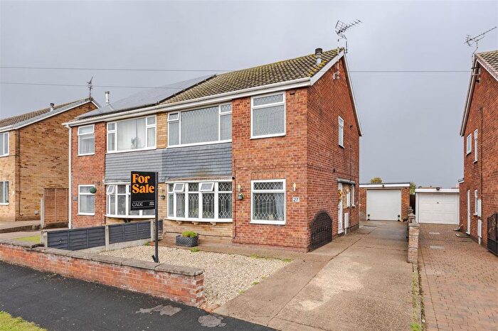 3 Bedroom Semi-Detached House For Sale In Caistor Avenue, Scunthorpe, DN16