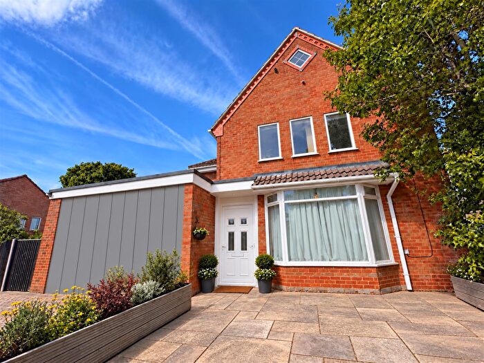 2 Bedroom Semi-Detached House For Sale In Lakeside, Earley, Reading, RG6
