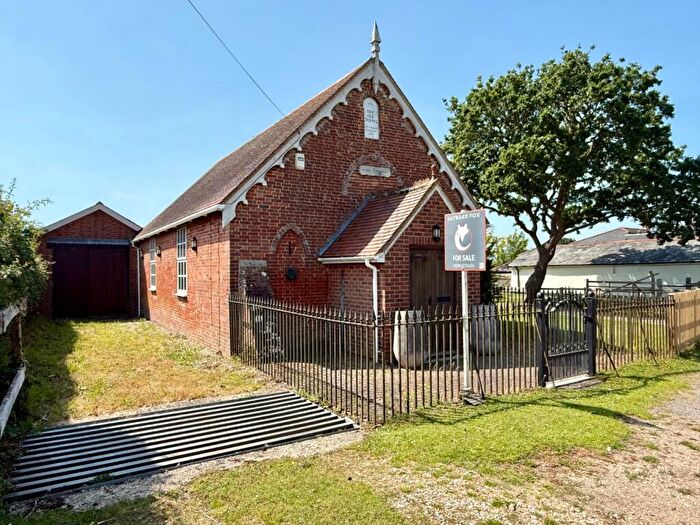 2 Bedroom Bungalow For Sale In Lymington Road, Lymington, Hampshire, SO41