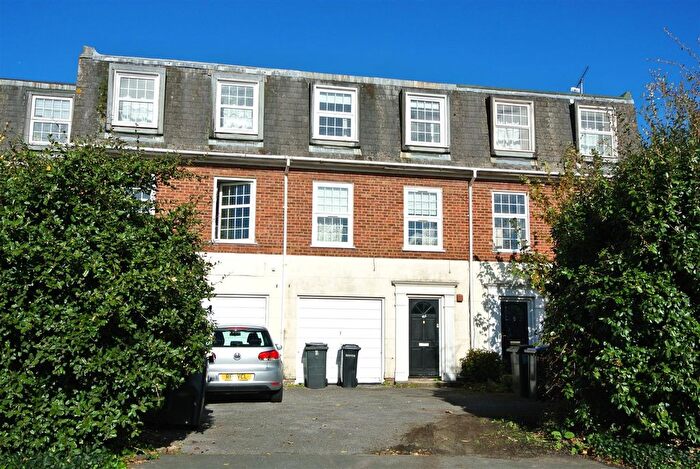5 Bedroom Town House To Rent In Victoria Street, Englefield Green, TW20