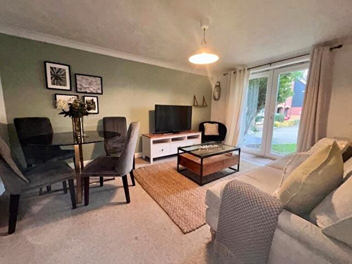 2 Bedroom Flat For Sale In Gould Close, Newbury, RG14