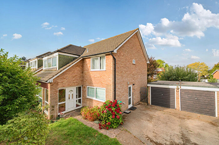 4 Bedroom Detached House For Sale In Aycliffe Close, Bromley, BR1