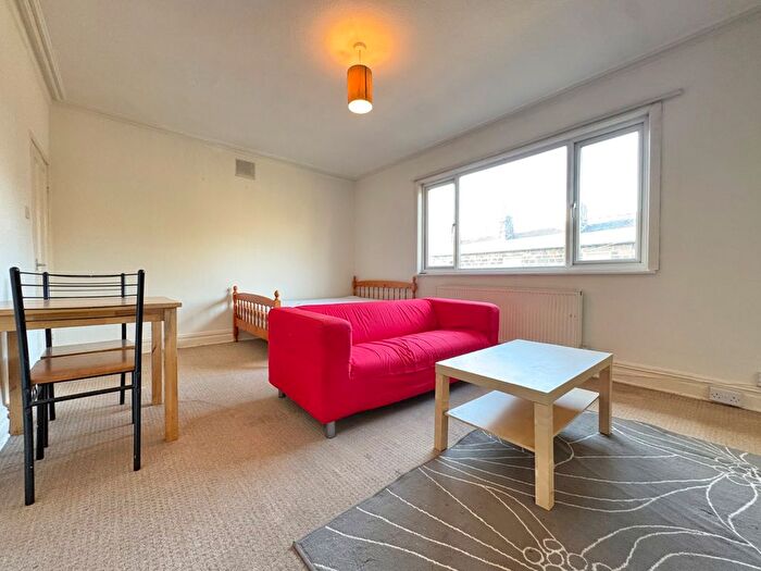Studio To Rent In Heathfield Terrace, Headingley, Leeds, LS6