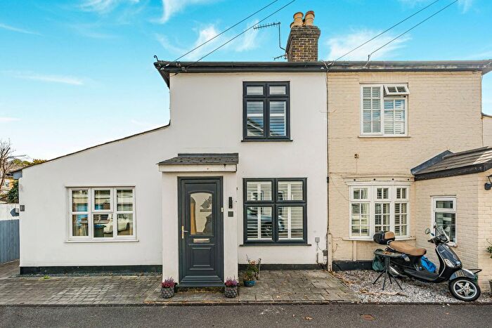 2 Bedroom End Of Terrace House For Sale In Hersham, Surrey, KT12