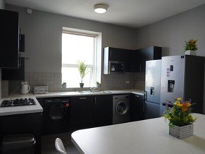 5 Bedroom Apartment To Rent In B North Friary House, PL4