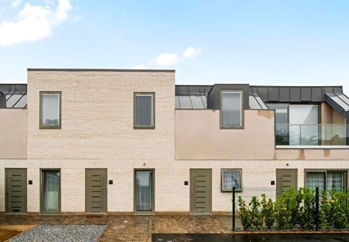 2 Bedroom Flat To Rent In Downs Road, Beckenham, London, BR3