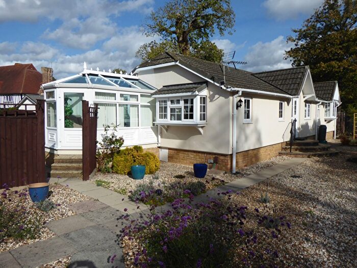 2 Bedroom Mobile/park Home For Sale In Hornbeam Copse, Warfield Park, Bracknell, Berkshire, RG42