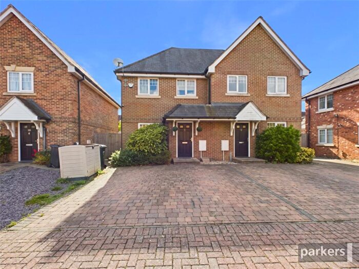 3 Bedroom Semi-Detached House To Rent In Heather Hill Close, Earley, Reading, Berkshire, RG6