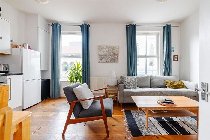 2 Bedroom Flat To Rent In Hoe Street, Walthamstow, E17