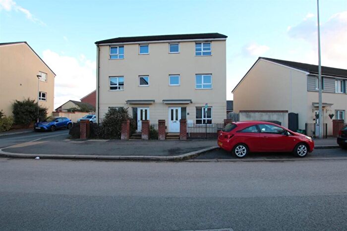 3 Bedroom Town House To Rent In Tillhouse Road, Cranbrook, Exeter, EX5