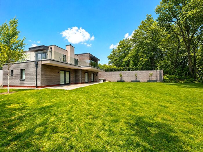 5 Bedroom Detached House For Sale In Peace Meadow Close, Lower Bourne, Farnham, Surrey, GU10