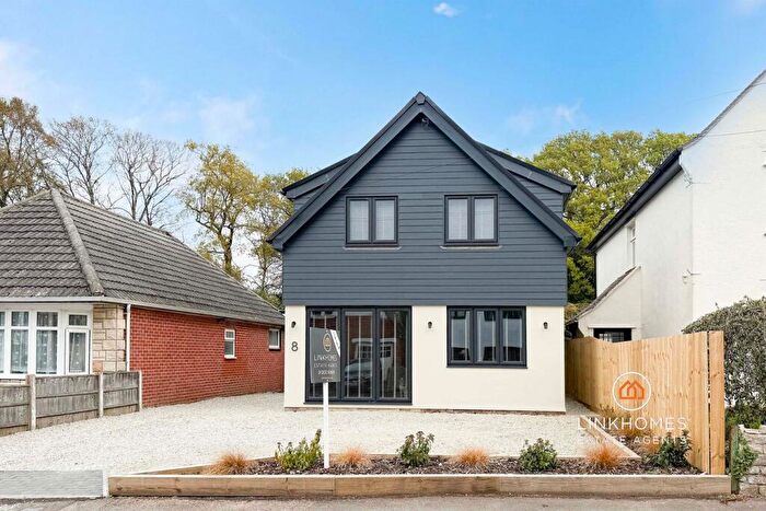 4 Bedroom Detached House For Sale In Clarendon Close, Broadstone, BH18
