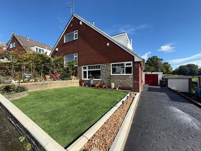 2 Bedroom Semi-Detached House For Sale In Yorkdale, Clarksfield, Oldham, OL4