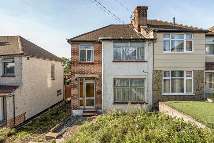 3 Bedroom Semi-Detached House For Sale In Welton Road, Plumstead, SE18