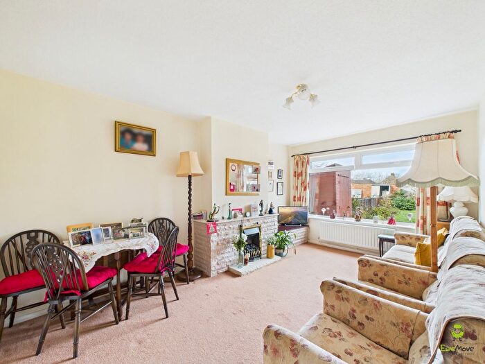 2 Bedroom Maisonette For Sale In Palmar Road, Bexleyheath, Kent, DA7