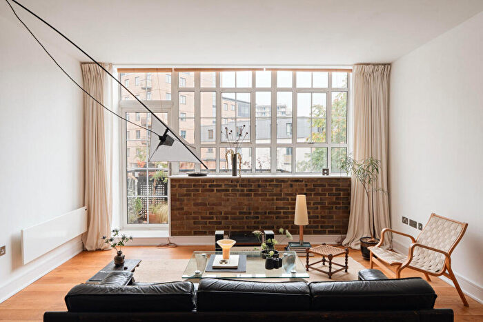 2 Bedroom Flat For Sale In Peckham Grove, London, SE15